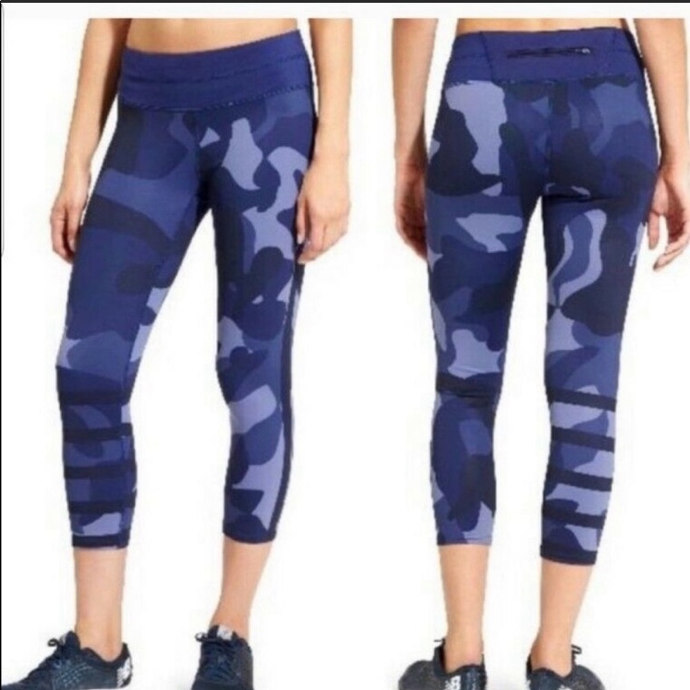 Athleta Blue Camo Sonar Capri Leggings. Size XXSmall. EUC